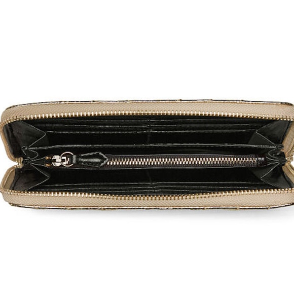 NEW Victoria's Secret V Quilted Continental Wallet - Picture 6 of 12